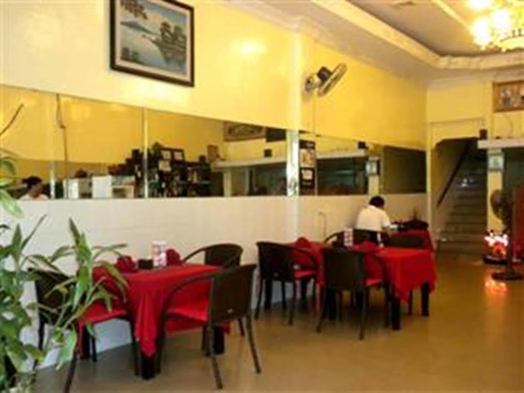 Golden Boat Guesthouse Phnom Penh Exterior foto