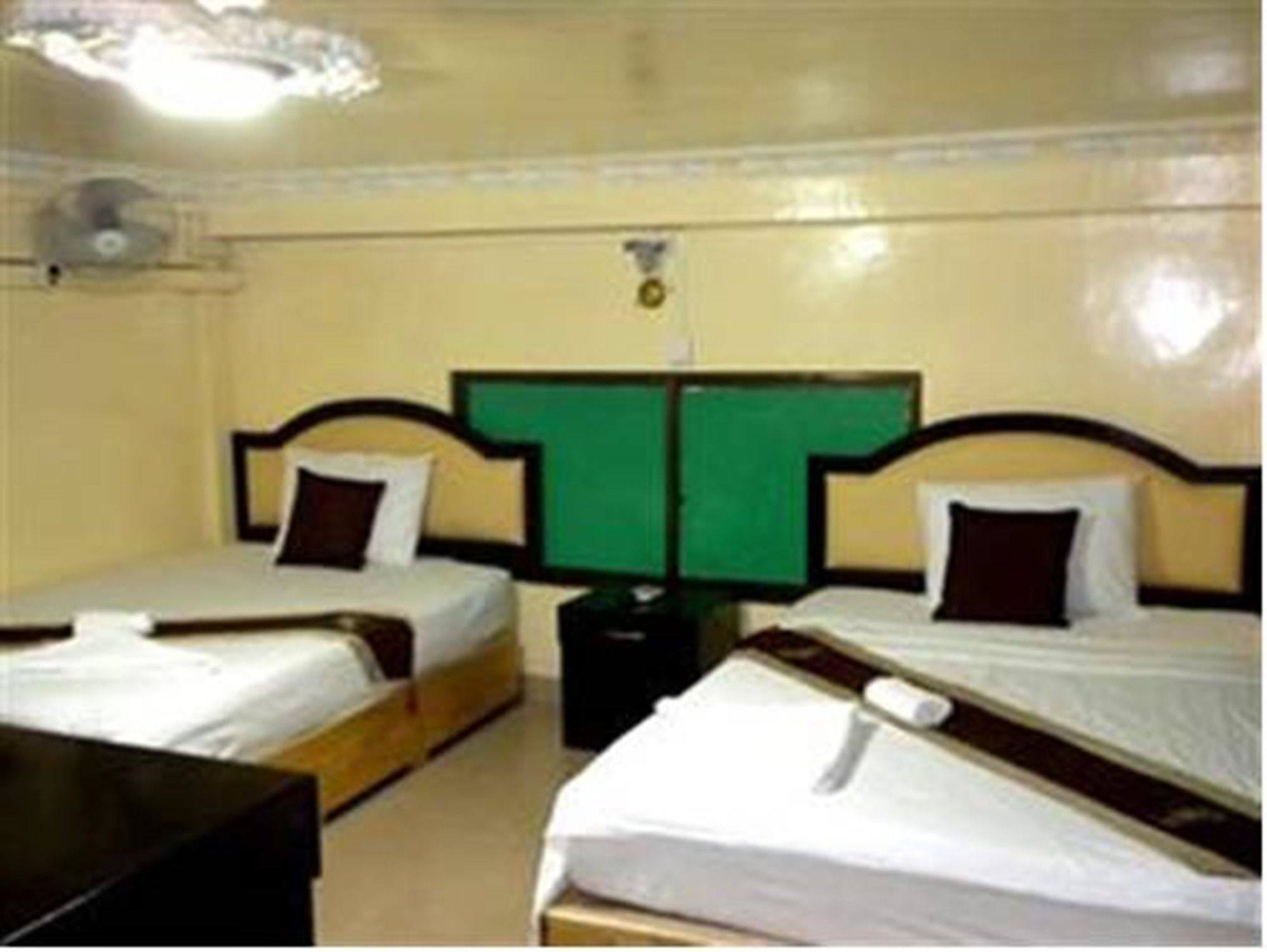 Golden Boat Guesthouse Phnom Penh Exterior foto
